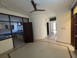 Room in 2.5 BHK Independent House at Sector 57 – for Rent