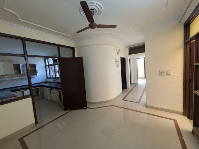 Room, sector 57 2.5 Bedroom 300 Sq.Yd. Independent House In Sector 57 Gurgaon 10256909
