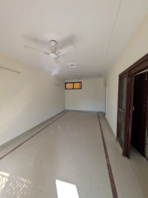 Room in 2.5 BHK Independent House at Sector 57 – for Rent