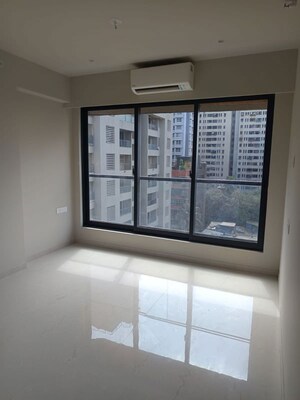Room in 3 BHK Apartment at Santacruz West – for Sale