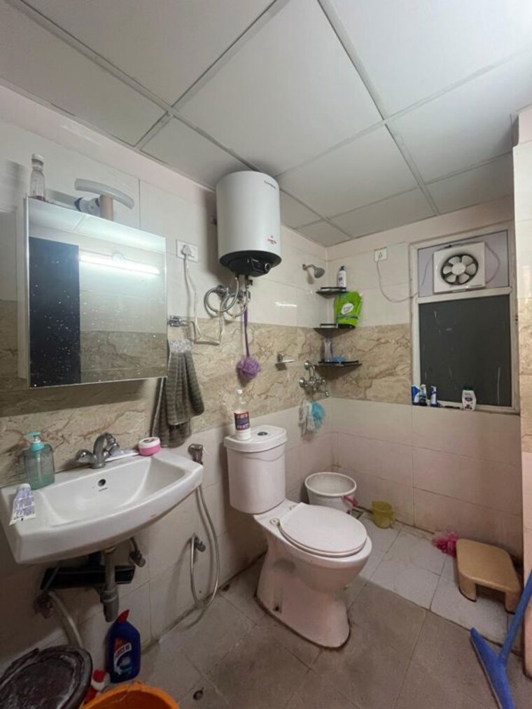 Washroom, gaur-city-2 2 Bedroom 1045 Sq.Ft. Apartment In Gaur City 2 Greater Noida 10256934