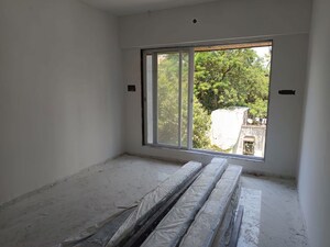 Room in 3 BHK Apartment at Hari Niketan, Khar West – for Sale