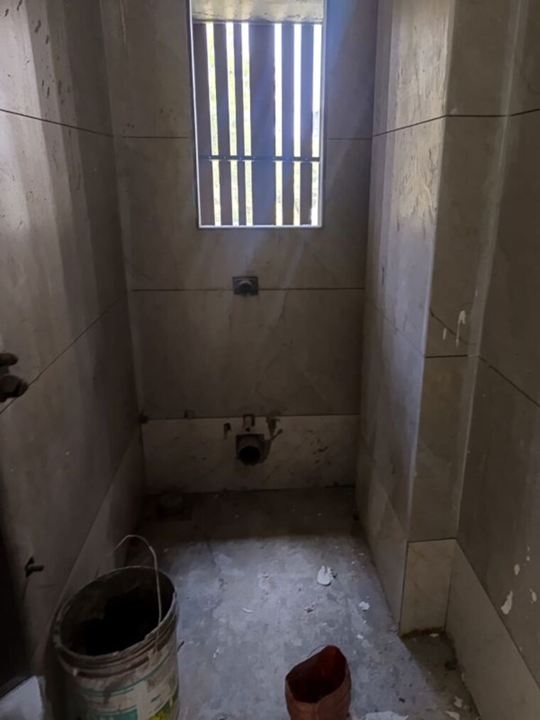 Bathroom, hari-niketan 3 Bedroom 876 Sq.Ft. Apartment In Khar West Mumbai 10256993