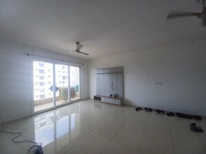 Room in 3 BHK Apartment at Godrej Aqua, International Airport Road – for Rent