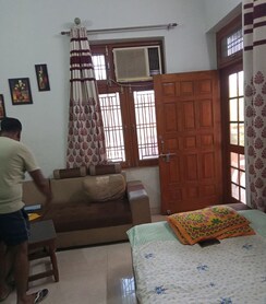 2 BHK + Pooja Room Independent House For Rent in Aliganj