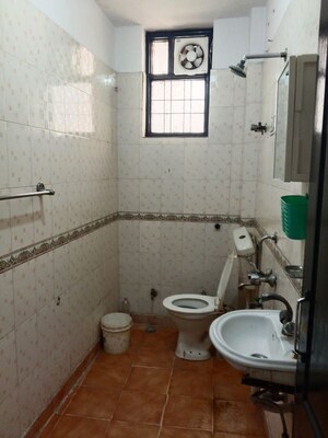 Bathroom in 3.5 BHK Builder Floor at Malviya Nagar – for Rent