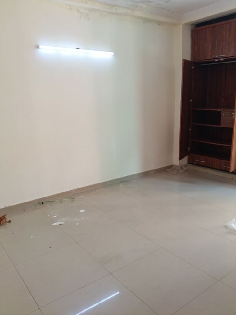 Room, malviya nagar 3.5 Bedroom 120 Sq.Yd. Builder Floor In Malviya Nagar Delhi 10257148