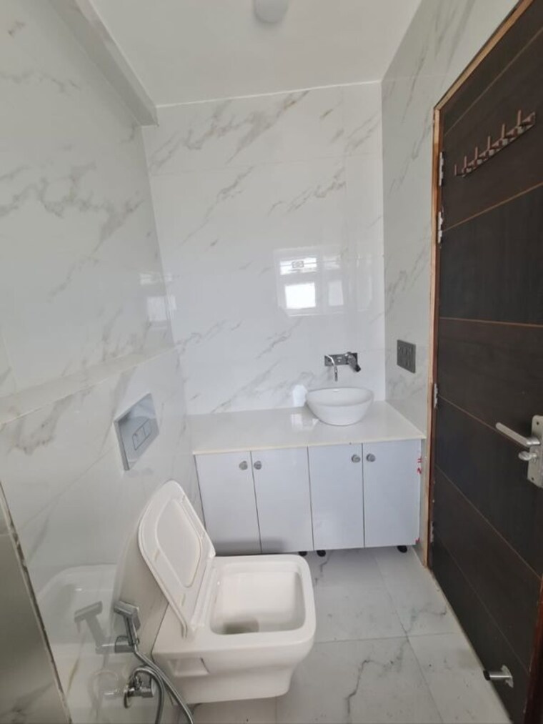 Master Bedroom, raheja-vedaanta 3 Bedroom 1833 Sq.Ft. Apartment In Sector 108 Gurgaon 10257165