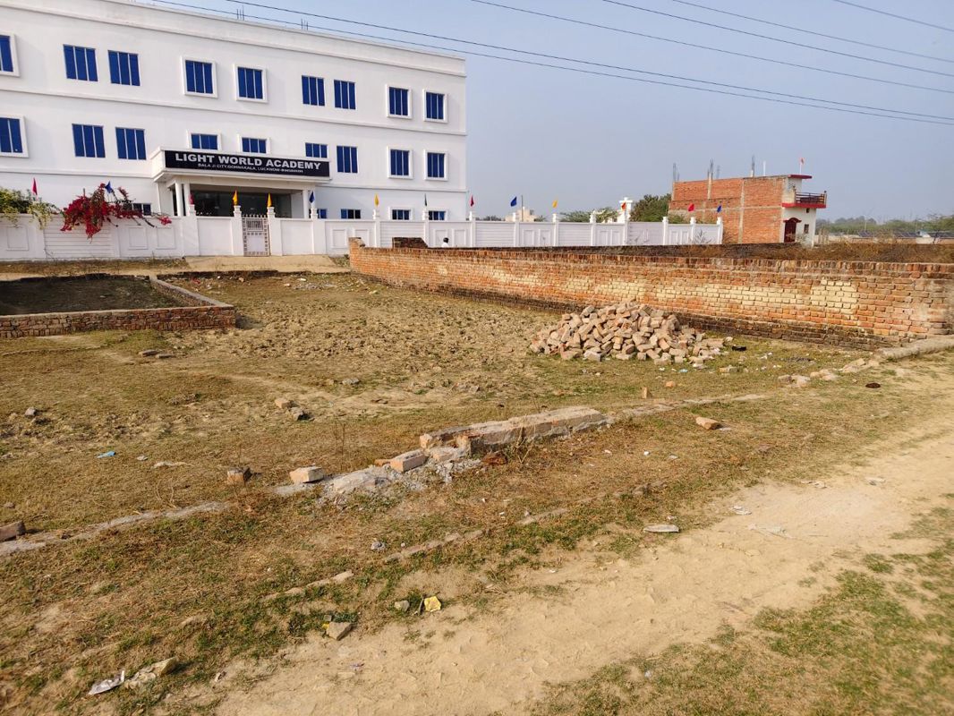 Plot For Sale in Jankipuram Extension