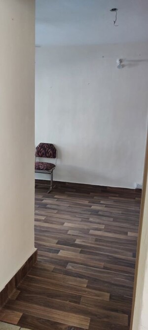 Furnished Amenities in 2 BHK Apartment at Aakash Ashish, Oshiwara – for Rent
