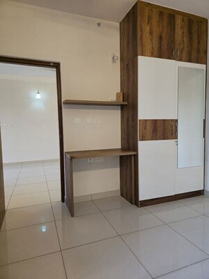 Room in 2 BHK Apartment at Prestige Finsbury Park Regent, Bagaluru – for Rent