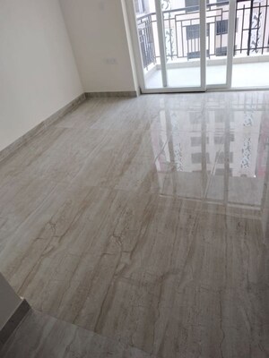 Room in 4 BHK Apartment at Orris Aster Court Premier, Sector 85 – for Rent