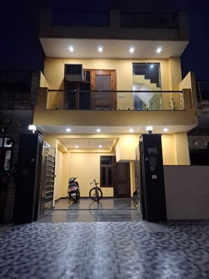 2.5 BHK Independent House For Sale in DLF Star Mall, Sector 30