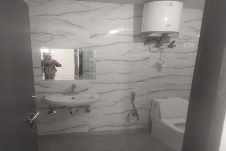 Bathroom, patel nagar 6+ Bedroom 8775 Sq.Ft. Independent House In Patel Nagar Gurgaon 10257213