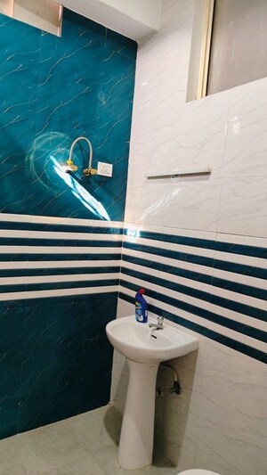 Bathroom in 3 BHK Builder Floor at Sector 32 – for Rent