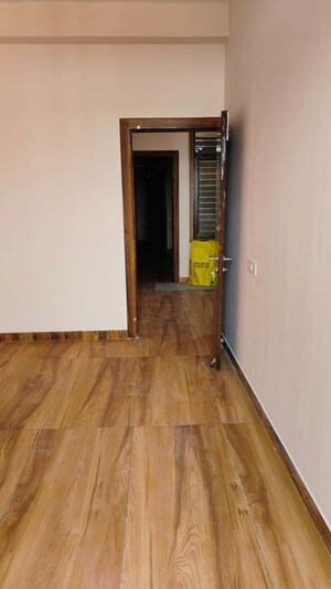 Room in 3 BHK Builder Floor at Sector 32 – for Rent