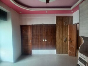 Furnished Amenities in 4 BHK Apartment at Mahagun Moderne, Sector 78 – for Rent