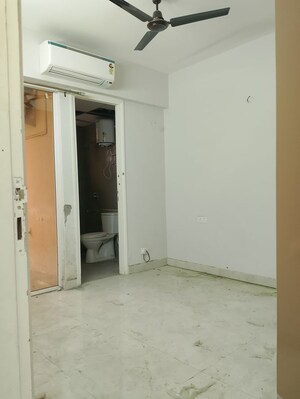 Room in 3 BHK Builder Floor at Signature Global City, Sector 37d – for Rent