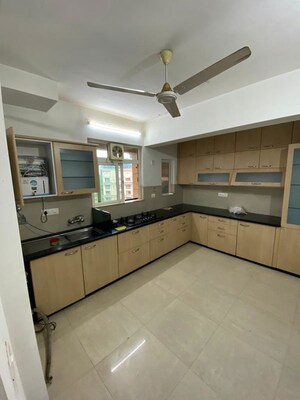 Kitchen in 3.5 BHK Apartment at Hiranandani Meadows, Manpada – for Rent