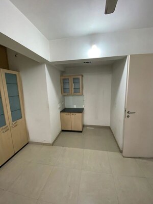 Building Lobby in 3.5 BHK Apartment at Hiranandani Meadows, Manpada – for Rent
