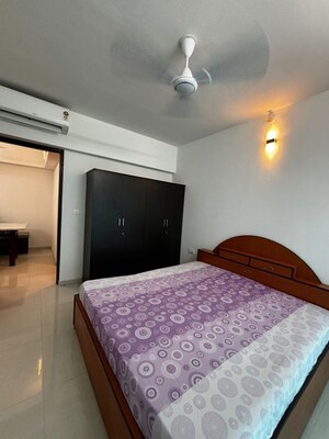 Bedroom in 3.5 BHK Apartment at Hiranandani Meadows, Manpada – for Rent