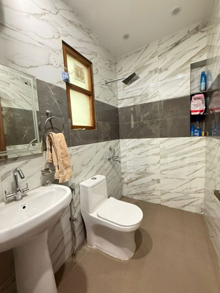 Bathroom, kohli-one-malibu-town 1 RK 699 Sq.Ft. Builder Floor In Sector 47 Gurgaon 10257348