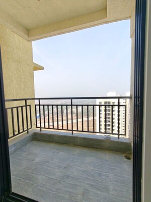 2 BHK Apartment For Rent in Runwal Gardens, Dombivli East