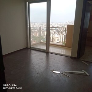 Room in 2 BHK Apartment at Mahagun My Woods, Sector 16c Greater Noida – for Rent