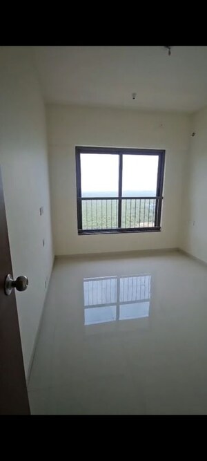 Room in 2 BHK Apartment at Kalpataru Srishti Namaah, Mira Road – for Rent