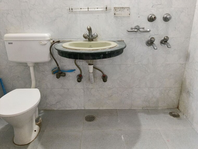 Bathroom, sector 4 dwarka 3 Bedroom 1600 Sq.Ft. Apartment In Sector 4 Dwarka Delhi 10257288