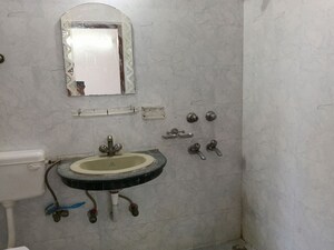 Washroom in 3 BHK Apartment at Sector 4 Dwarka – for Rent