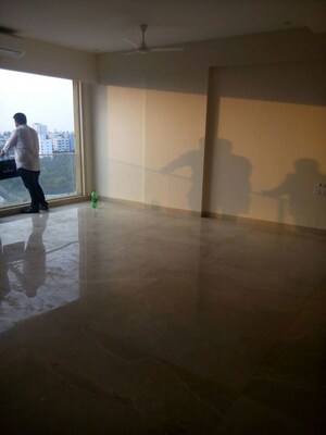 Room in 3 BHK Apartment at Santacruz West – for Sale