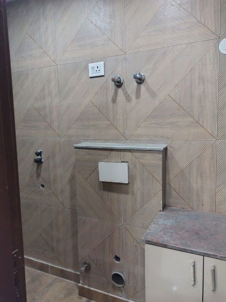Bathroom, malviya nagar 2 Bedroom 1200 Sq.Ft. Builder Floor In Malviya Nagar Delhi 10257379