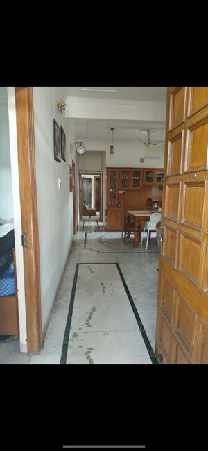 Room in 4 BHK Apartment at Sector 50 – for Sale