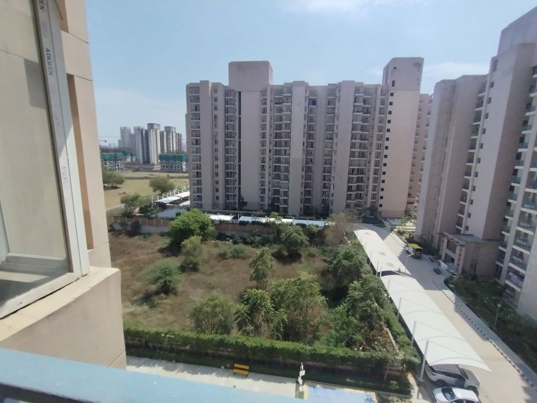 3.5 BHK + Servant Room Apartment For Rent in 3C Orris Greenopolis