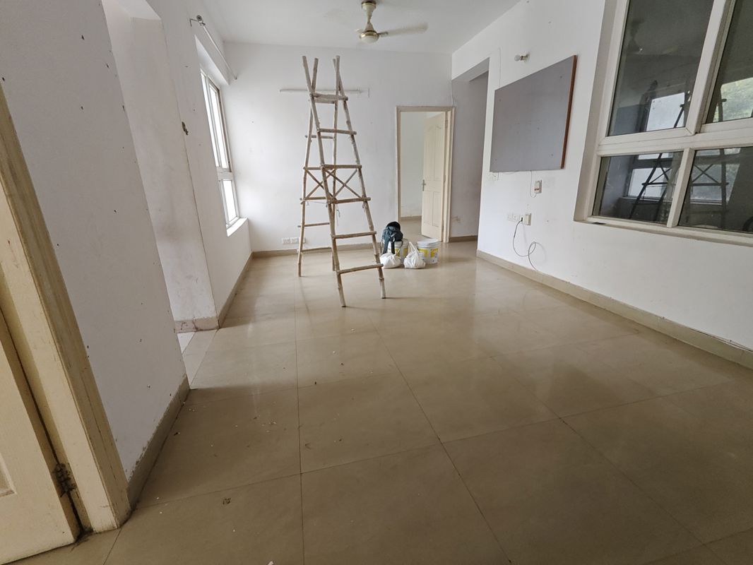 3.5 BHK + Servant Room Apartment For Rent in Vatika City Homes