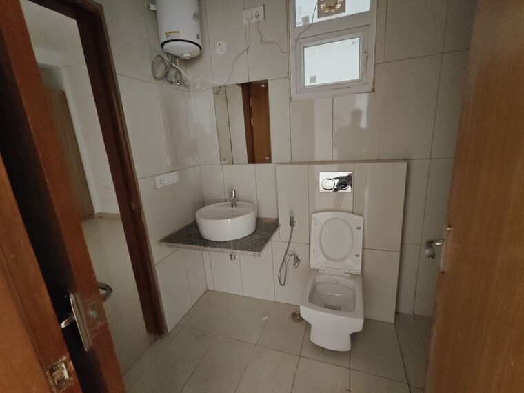 Bathroom, vatika-city-homes 3.5 Bedroom 1935 Sq.Ft. Apartment In Sector 83 Gurgaon 10257385