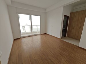 Room in 3.5 BHK Apartment at Vatika City Homes, Sector 83 – for Rent