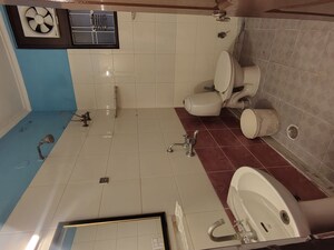 Team Area in 3 BHK Builder Floor at Raghav Apartments, Vaishali Sector 5 – for Sale