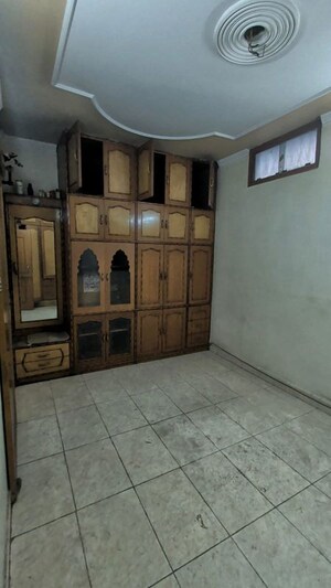 Room in 4 BHK Builder Floor at Pitampura – for Rent