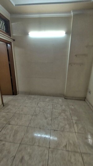 Room in 4 BHK Builder Floor at Pitampura – for Rent