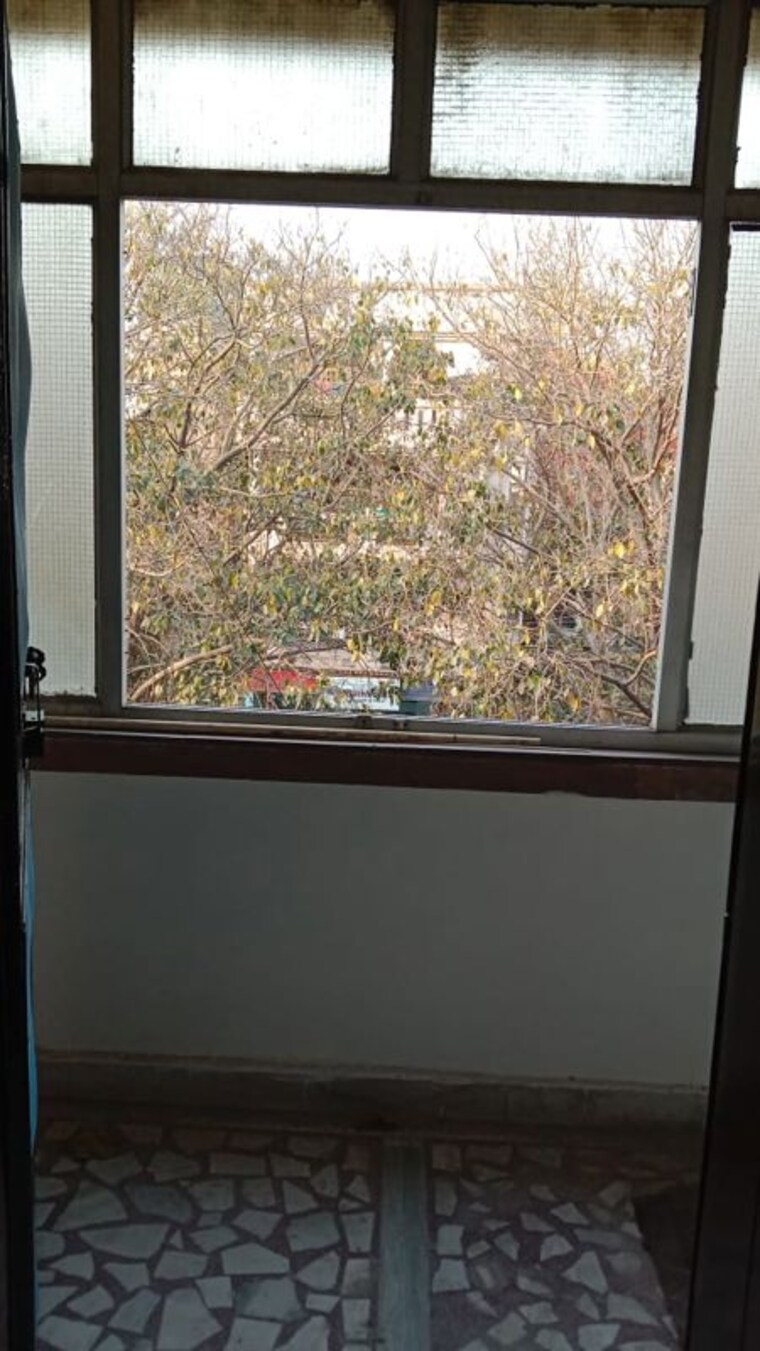 Balcony, chittaranjan park 2.5 Bedroom 125 Sq.Yd. Builder Floor In Chittaranjan Park Delhi 10257699