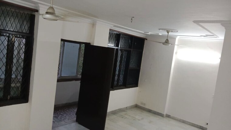 Master Bedroom, chittaranjan park 2.5 Bedroom 125 Sq.Yd. Builder Floor In Chittaranjan Park Delhi 10257699
