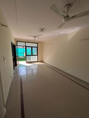 Room in 2.5 BHK Villa at Ansal Florence Villa, Sector 57 – for Rent