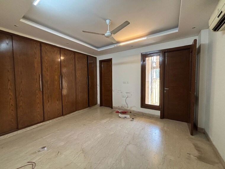 Room, delhi cantonment 3 Bedroom 200 Sq.Yd. Builder Floor In Delhi Cantonment Delhi 10257682