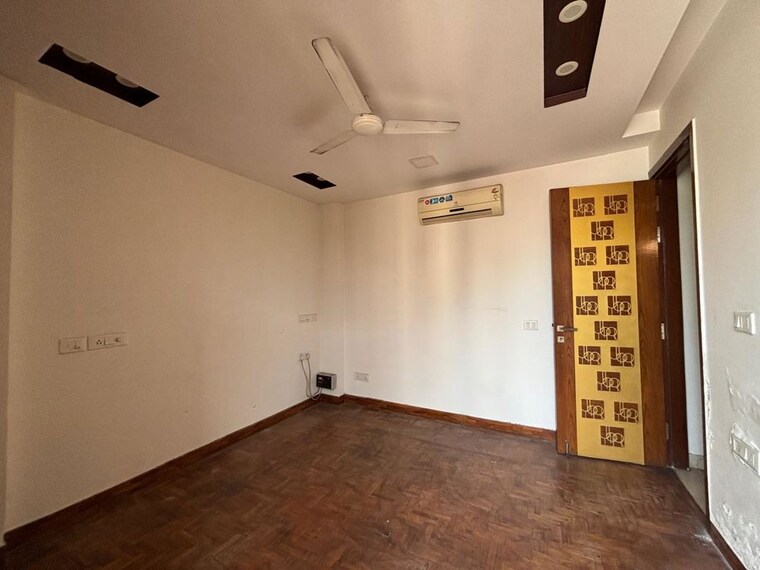 Room, delhi cantonment 3 Bedroom 200 Sq.Yd. Builder Floor In Delhi Cantonment Delhi 10257682