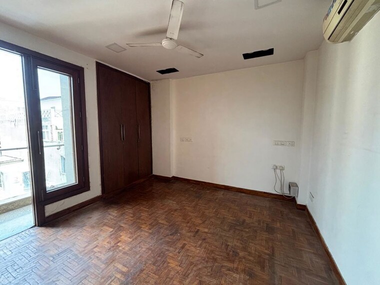 Room, delhi cantonment 3 Bedroom 200 Sq.Yd. Builder Floor In Delhi Cantonment Delhi 10257682