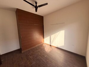Room in 3 BHK Apartment at BPTP Amstoria, Sector 102 – for Rent