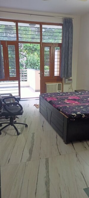 Bedroom in 2 BHK Builder Floor at DLF City Phase IV, Dlf Phase iv – for Rent