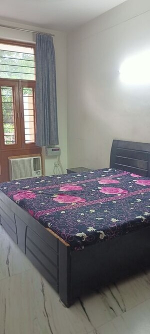 Bedroom in 2 BHK Builder Floor at DLF City Phase IV, Dlf Phase iv – for Rent